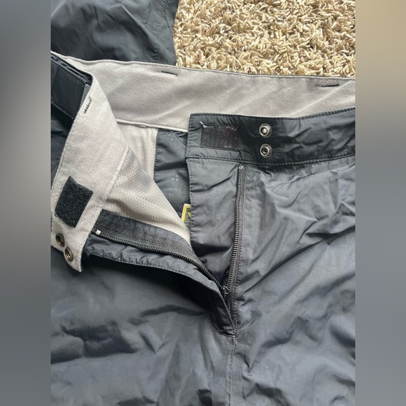 Women’s Columbia snow pants - Picture 6 of 11